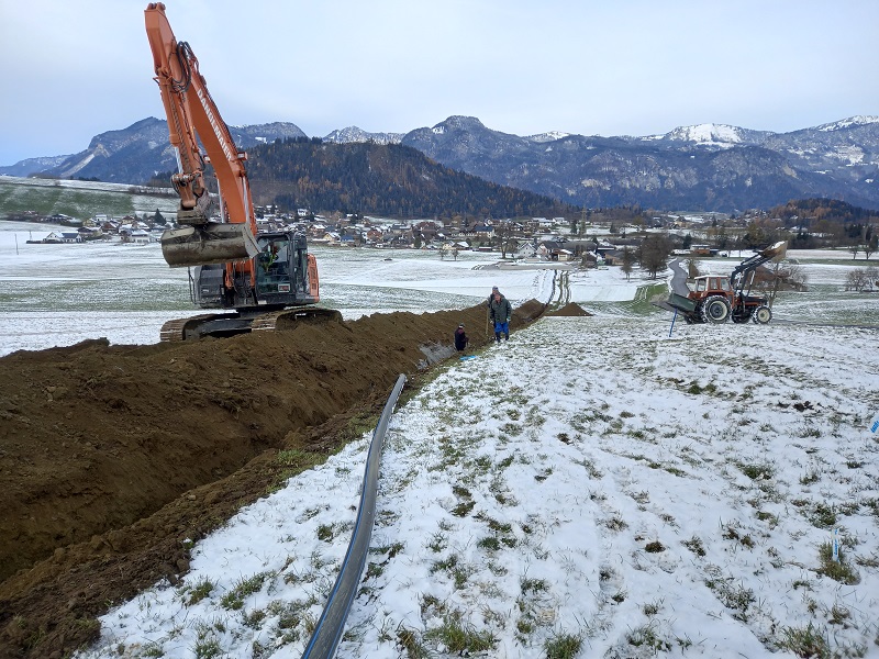 Bau der neuen Haupt-Versorgungsleitung DN100 im November 2024